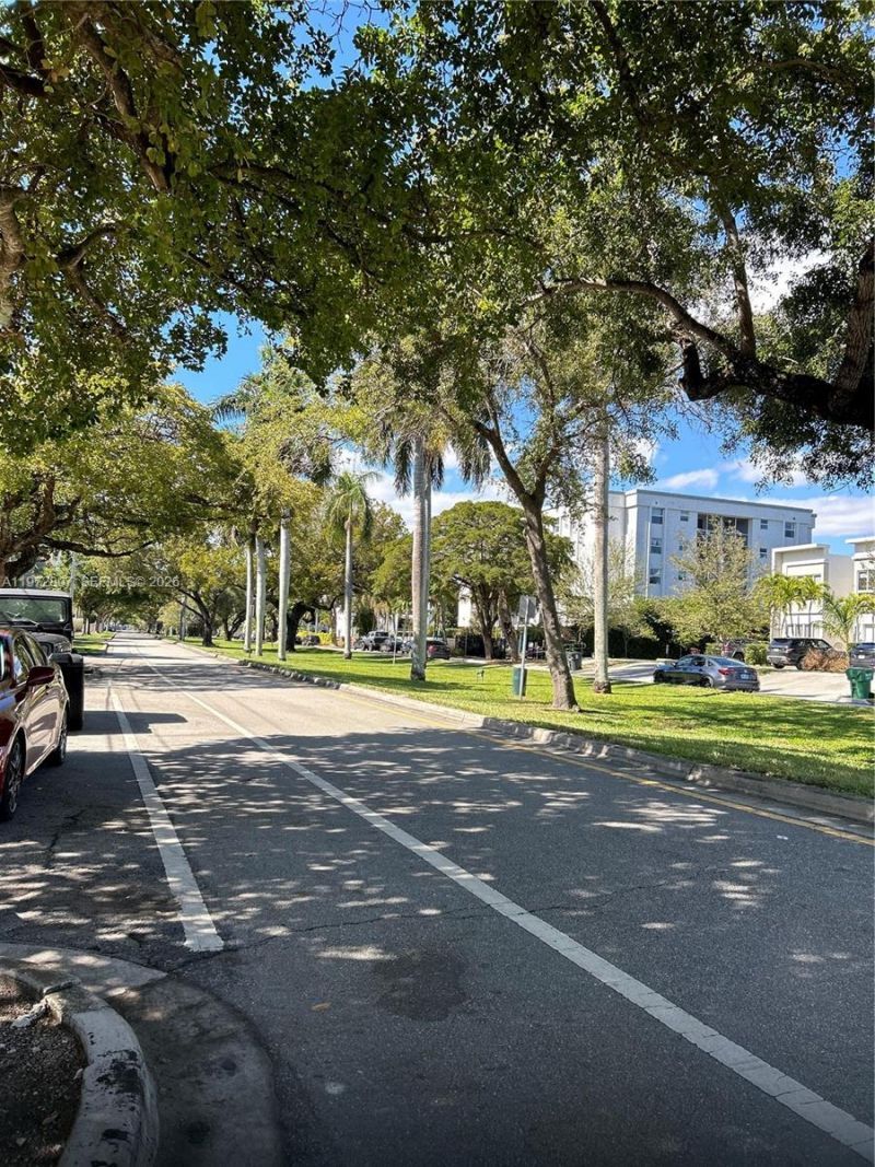 2430 NE 135th St , Unit 201, North Miami, FL 33181 Photo