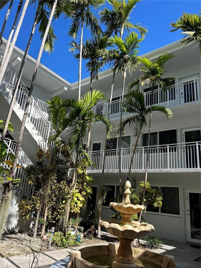 2430 NE 135th St , Unit 201, North Miami, FL 33181 Photo