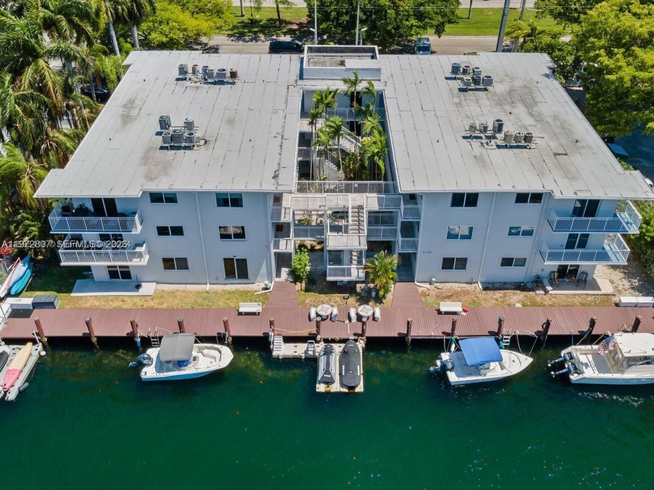 2430 NE 135th St , Unit 201, North Miami, FL 33181 Photo