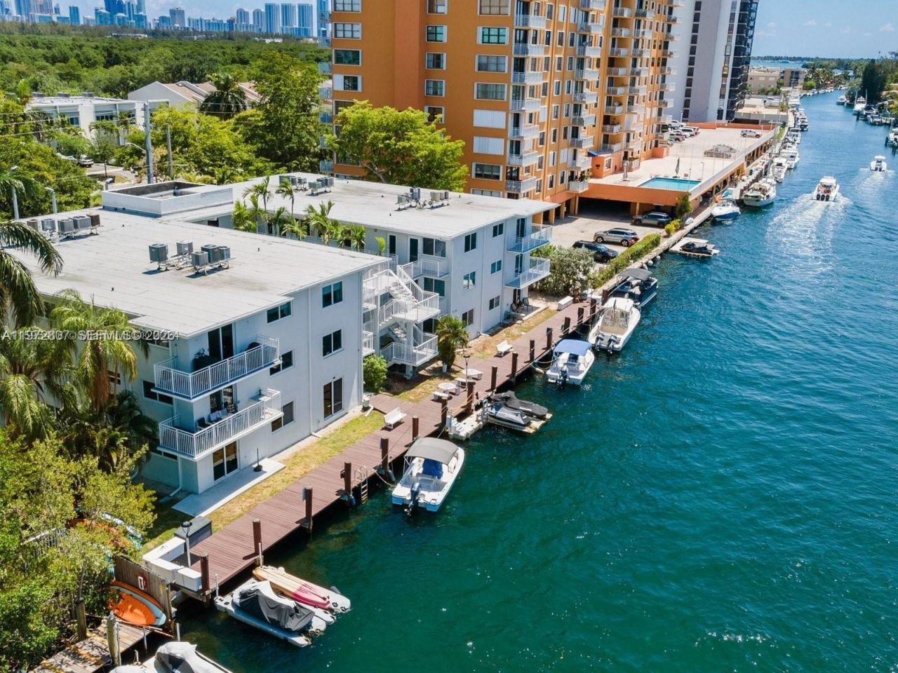 2430 NE 135th St , Unit 201, North Miami, FL 33181 Photo