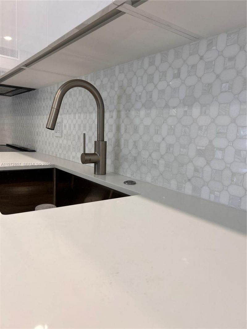 2430 NE 135th St , Unit 201, North Miami, FL 33181 Photo