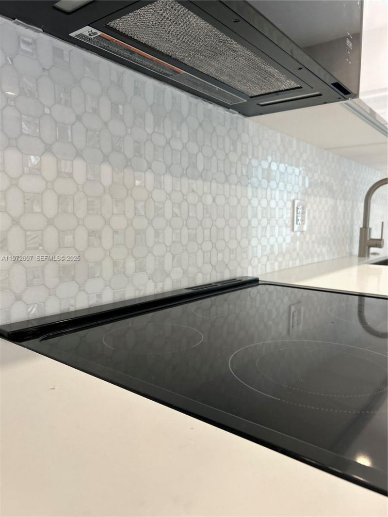 2430 NE 135th St , Unit 201, North Miami, FL 33181 Photo