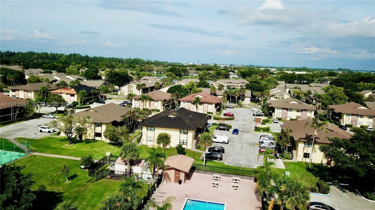 10025 Winding Lake Rd, Unit 204, Sunrise, FL 33351 Photo