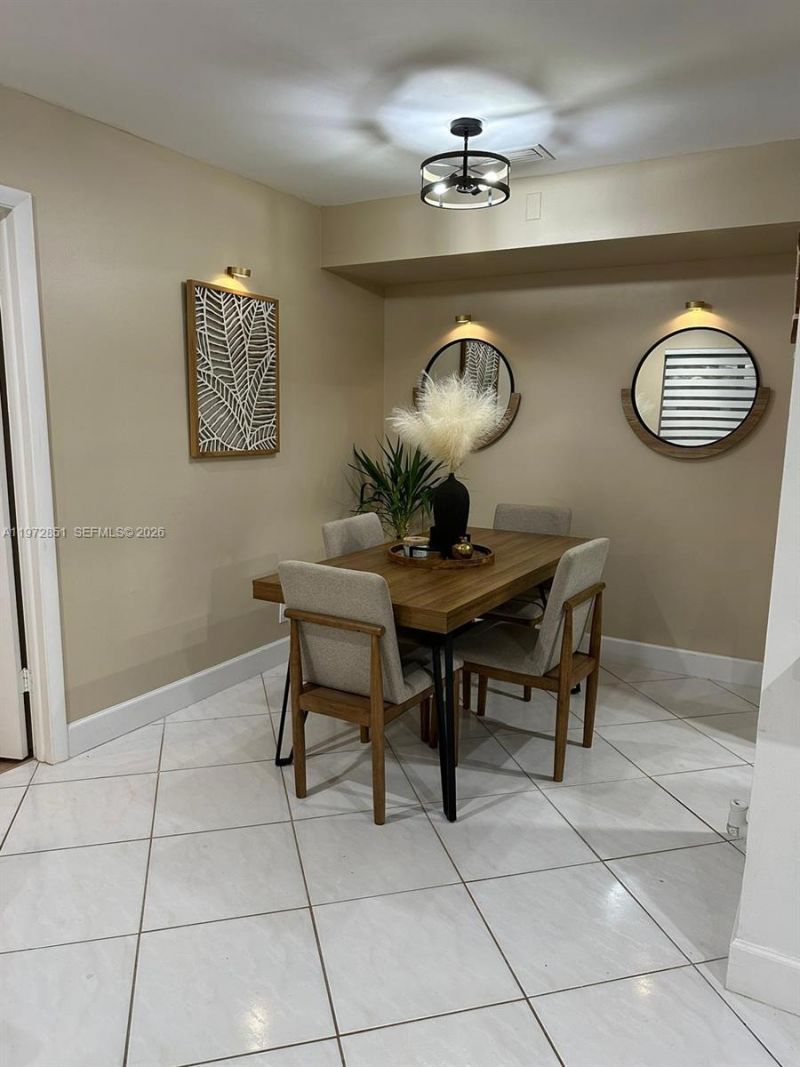 10025 Winding Lake Rd, Unit 204, Sunrise, FL 33351 Photo