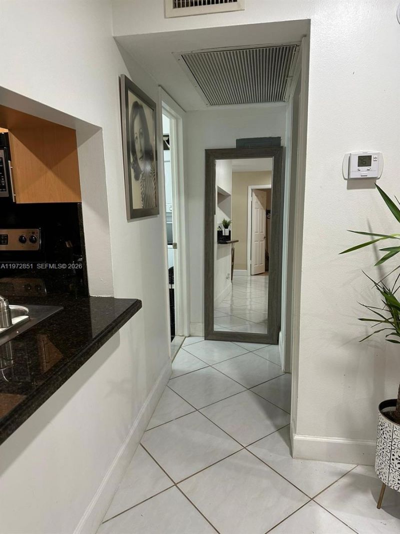 10025 Winding Lake Rd, Unit 204, Sunrise, FL 33351 Photo