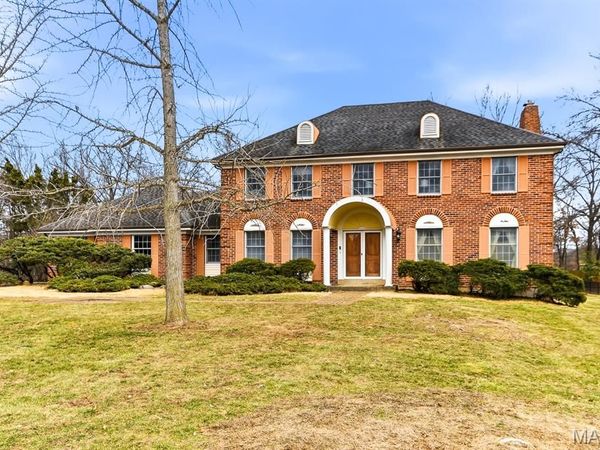 94 Meadowbrook Country Club Estate, Ballwin, MO 63011