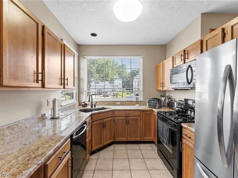 23265 Wainwright Terrace, Olmsted Falls, OH 44138 Photo 8