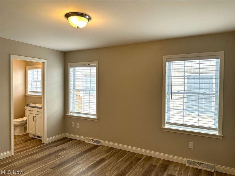 4433 Fenwick Avenue, Cleveland, OH 44113 Photo 9