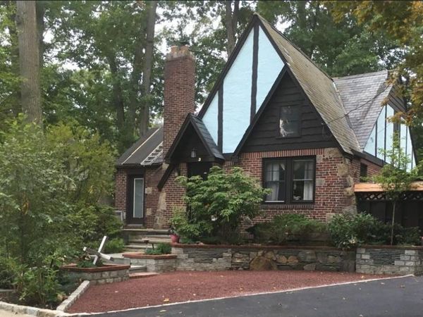 3 Crestwood Place , Great Neck, NY 11024