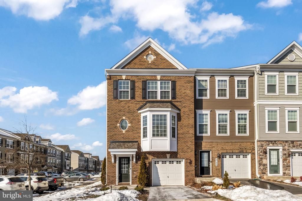 8762 Elsing Green Drive, Manassas, VA 20112 Main Photo