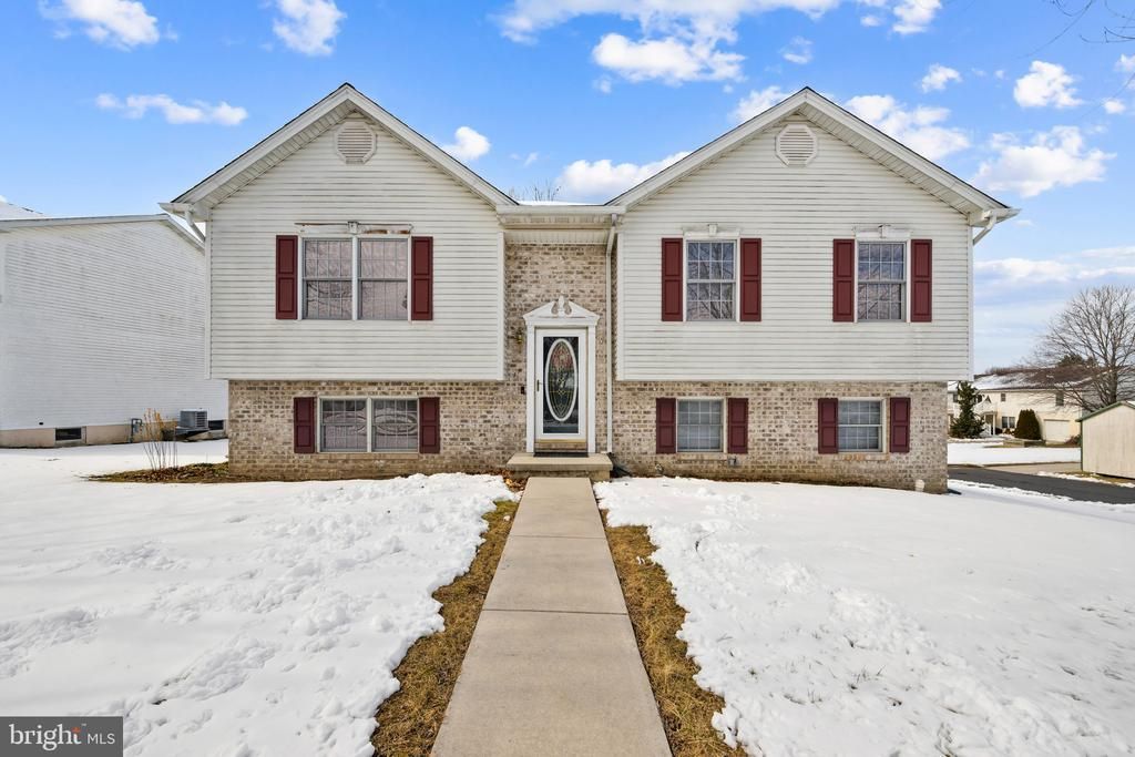 11 Yorktowne Court, Littlestown, PA 17340 Main Photo