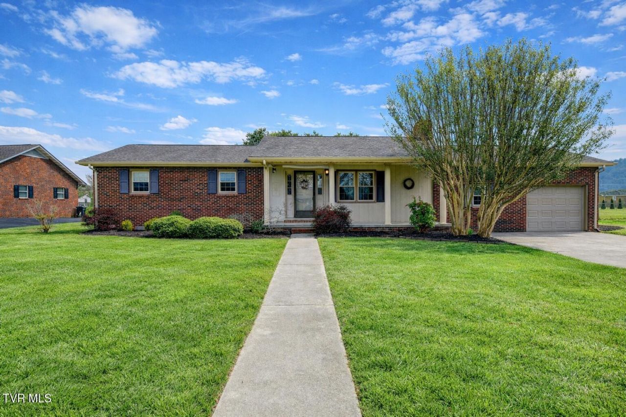 121 Mayfield Drive, Elizabethton, TN 37643 Main Photo