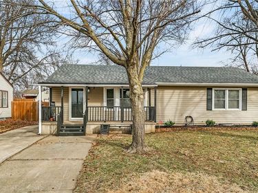 1207 N Atherton Road, Independence, MO 64056