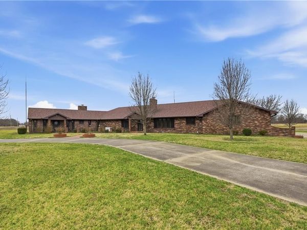 1055 S 200th Street, Pittsburg, KS 66762