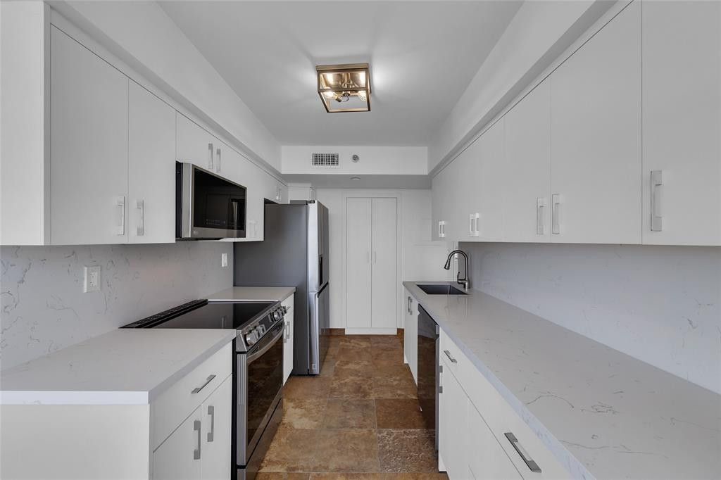 3500 Mystic Pointe Drive, Unit 3404, Aventura, FL 33180 Photo