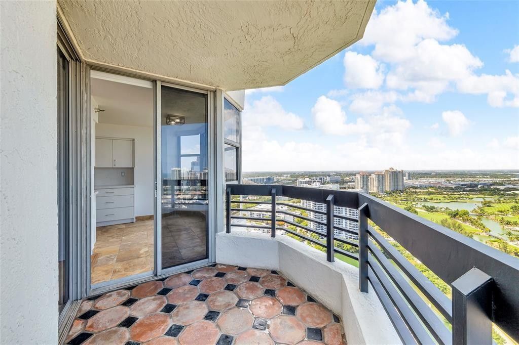 3500 Mystic Pointe Drive, Unit 3404, Aventura, FL 33180 Photo