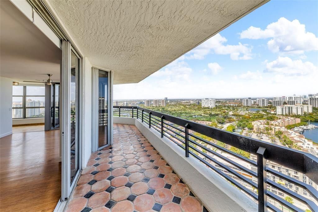 3500 Mystic Pointe Drive, Unit 3404, Aventura, FL 33180 Photo