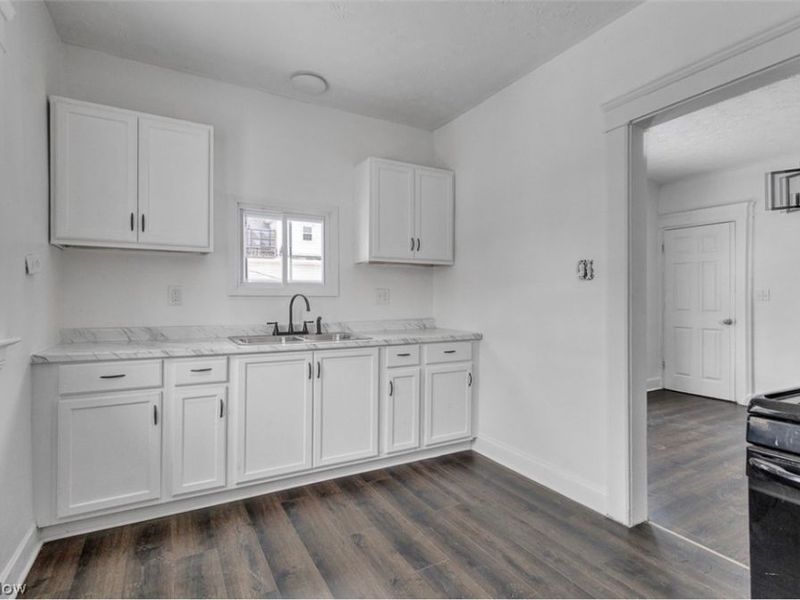 12104 Osceola Avenue, Cleveland, OH 44108 Photo 6