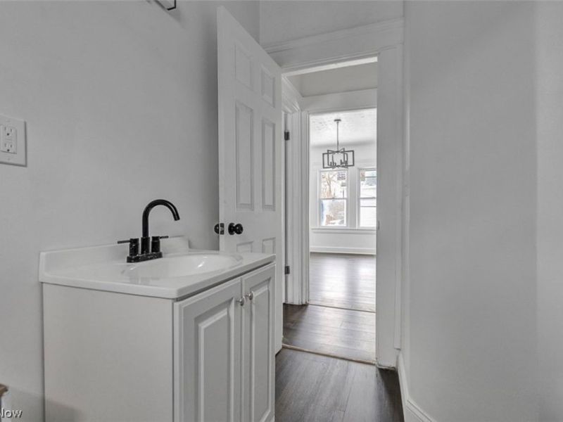 12104 Osceola Avenue, Cleveland, OH 44108 Photo 8