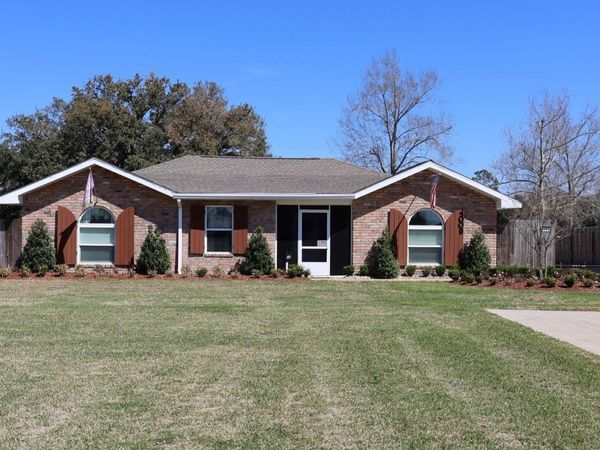 4009 Country Dr, Bourg, LA 70343