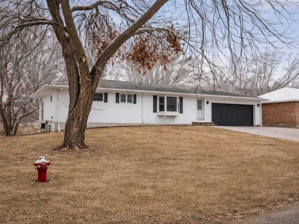 10920 Oak Knoll Terrace N, Hopkins, MN 55305