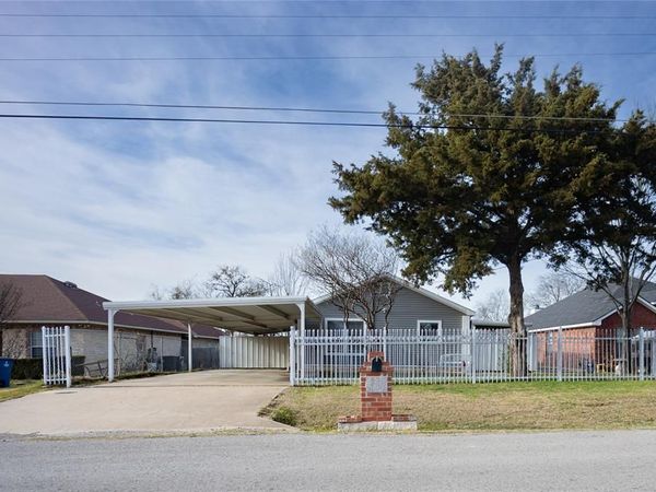 502 E Tyler Street , Ennis, TX 75119