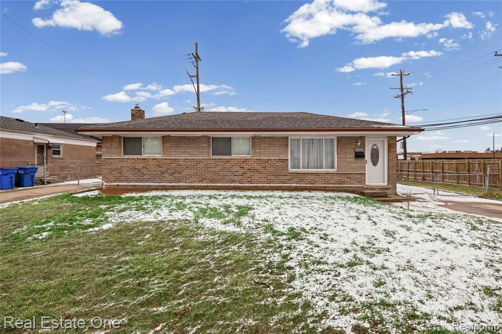 32955 Hawthorne Drive, Warren, MI 48092 Main Photo