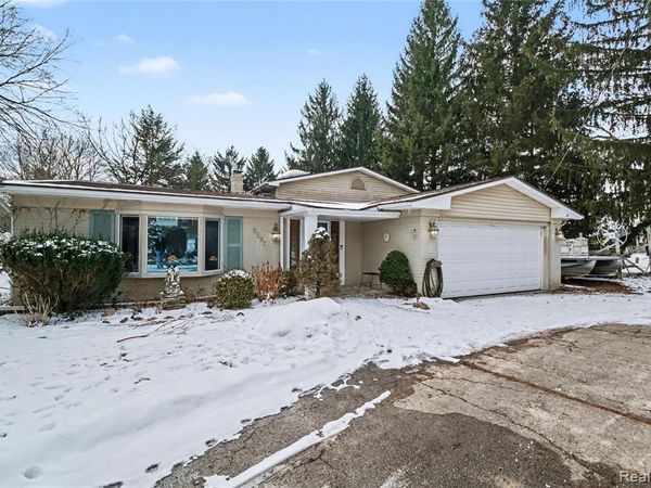 5597 Leafwood Drive, Commerce Twp, MI 48382