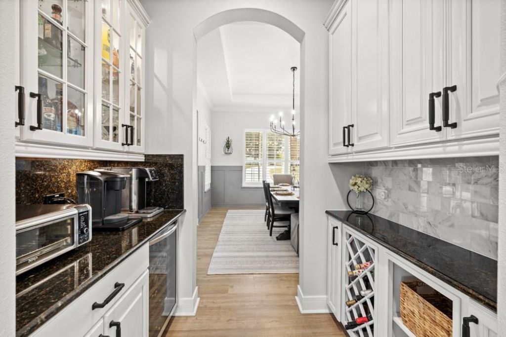 527 W Blue Water Edge Drive, Eustis, FL 32736 Photo