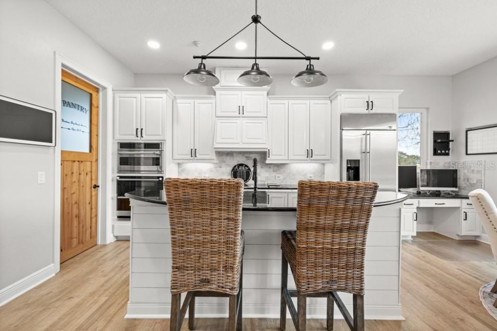 527 W Blue Water Edge Drive, Eustis, FL 32736 Photo