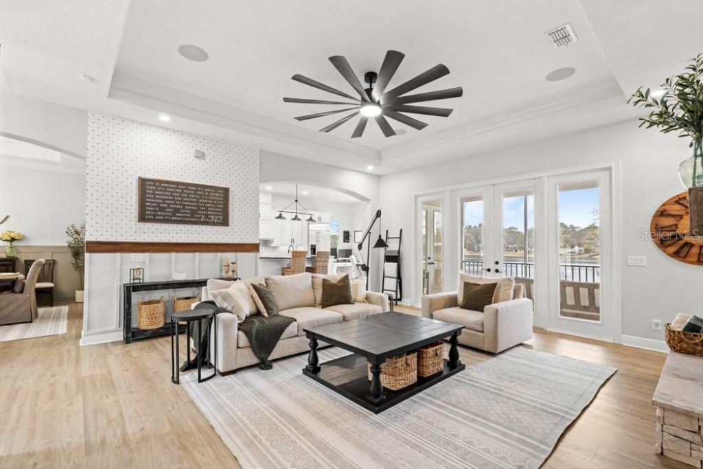 527 W Blue Water Edge Drive, Eustis, FL 32736 Photo