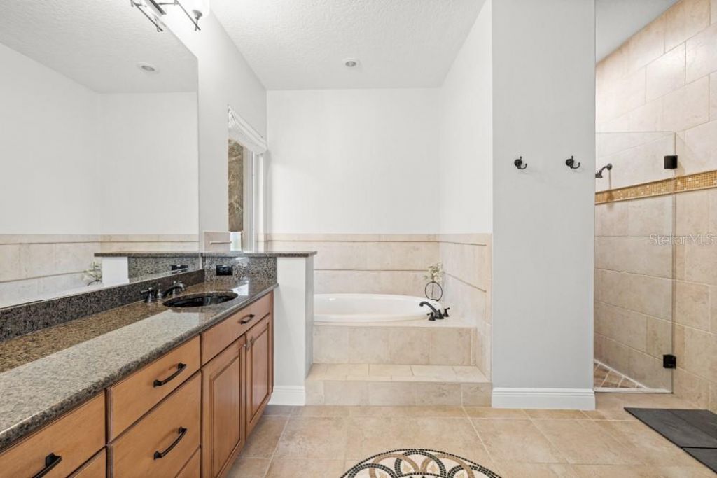 527 W Blue Water Edge Drive, Eustis, FL 32736 Photo