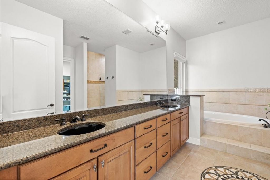 527 W Blue Water Edge Drive, Eustis, FL 32736 Photo