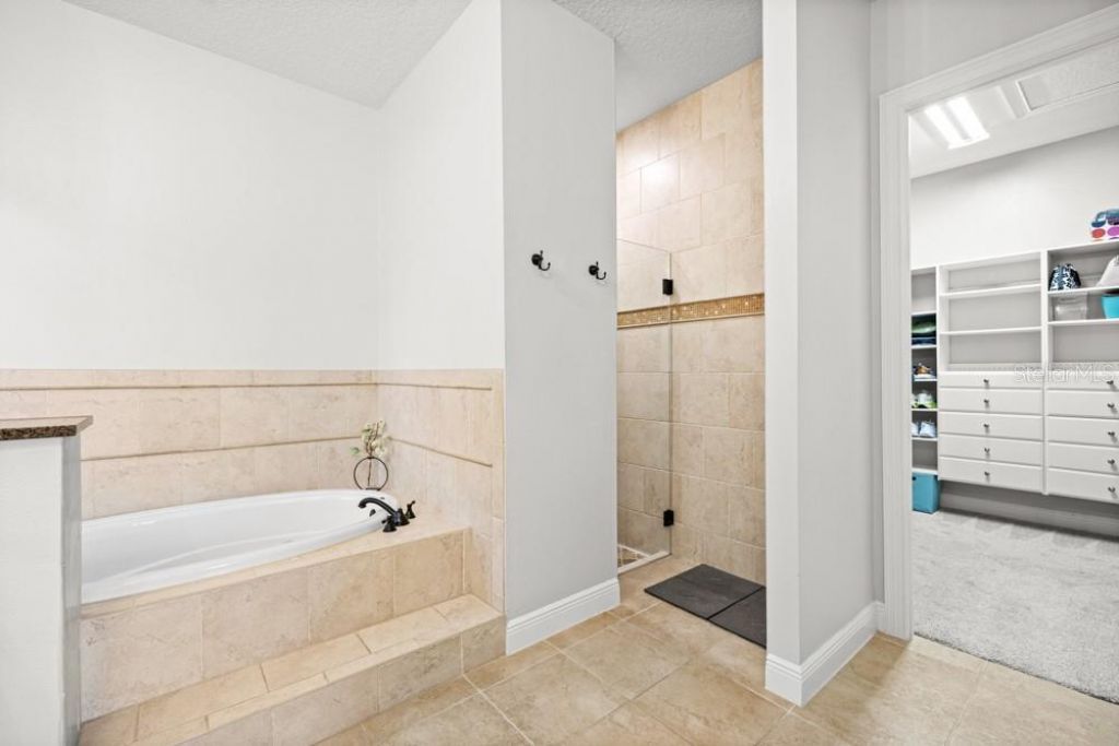 527 W Blue Water Edge Drive, Eustis, FL 32736 Photo