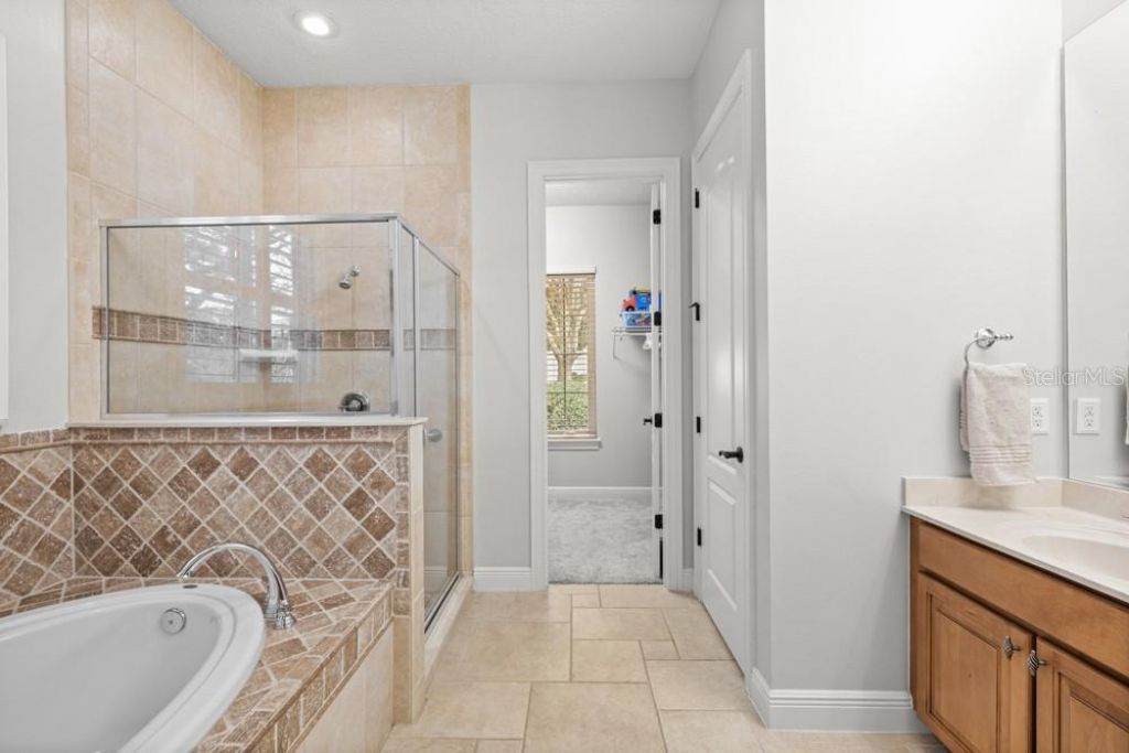 527 W Blue Water Edge Drive, Eustis, FL 32736 Photo