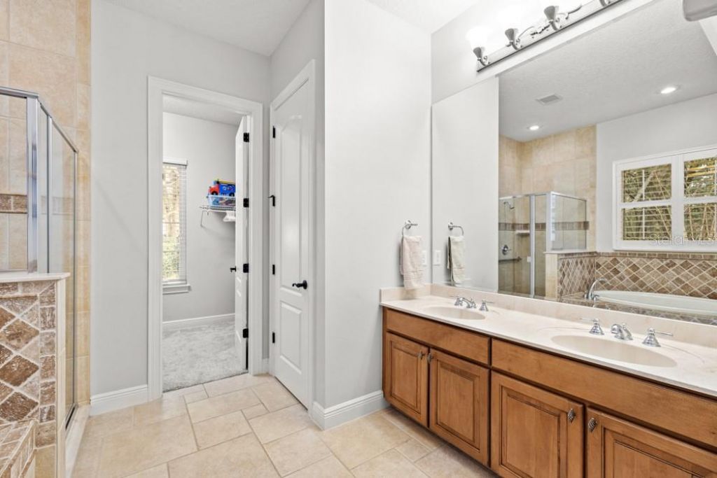 527 W Blue Water Edge Drive, Eustis, FL 32736 Photo