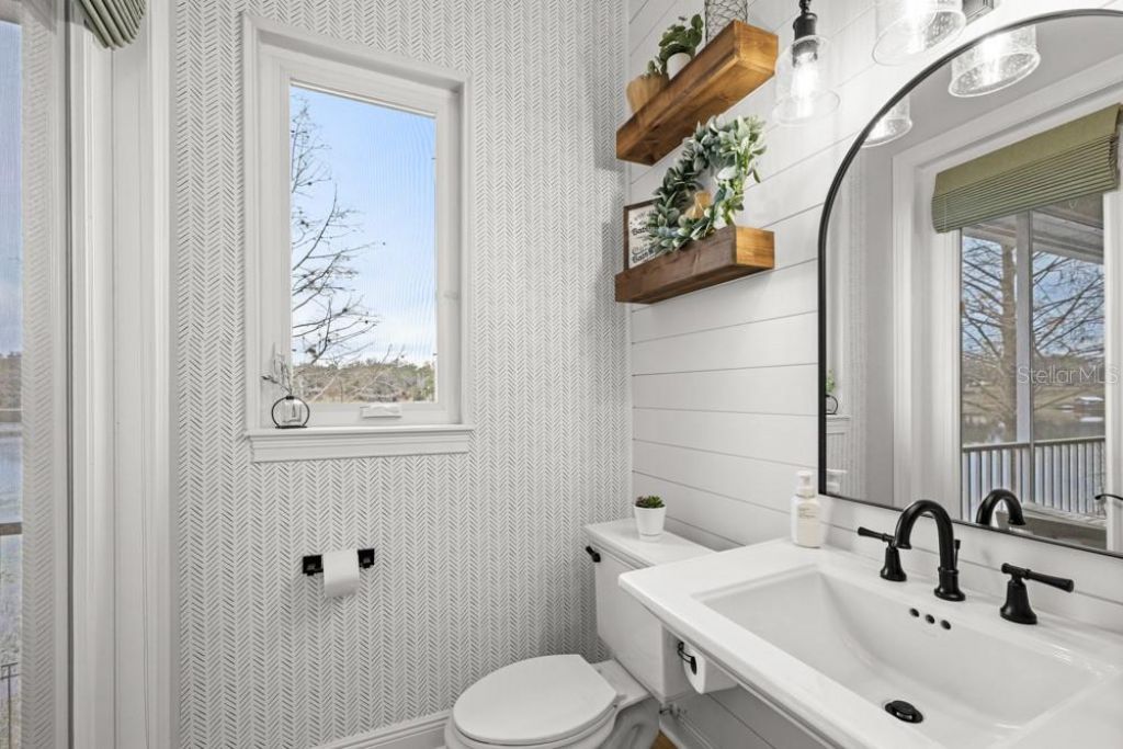 527 W Blue Water Edge Drive, Eustis, FL 32736 Photo