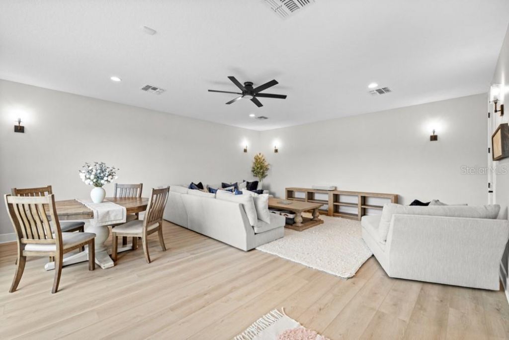 527 W Blue Water Edge Drive, Eustis, FL 32736 Photo