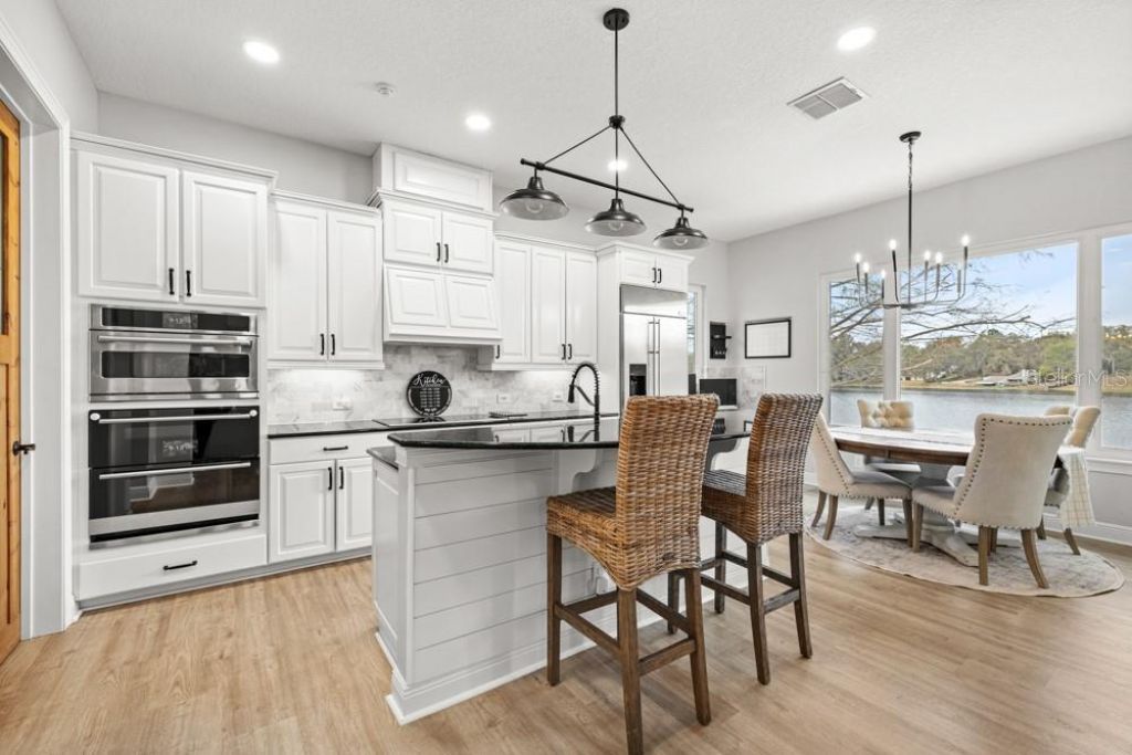 527 W Blue Water Edge Drive, Eustis, FL 32736 Photo