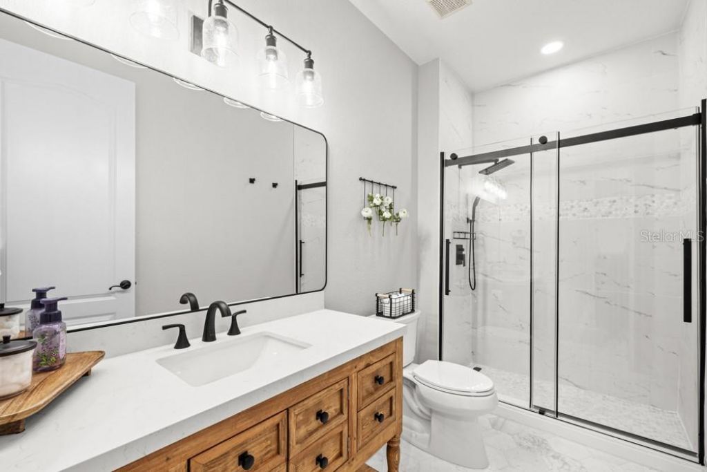 527 W Blue Water Edge Drive, Eustis, FL 32736 Photo