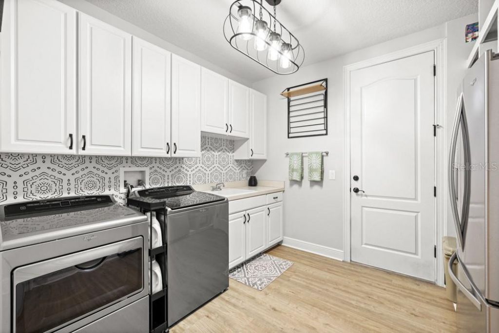 527 W Blue Water Edge Drive, Eustis, FL 32736 Photo