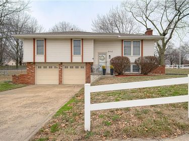 8042 N Stoddard Avenue, Kansas City, MO 64152