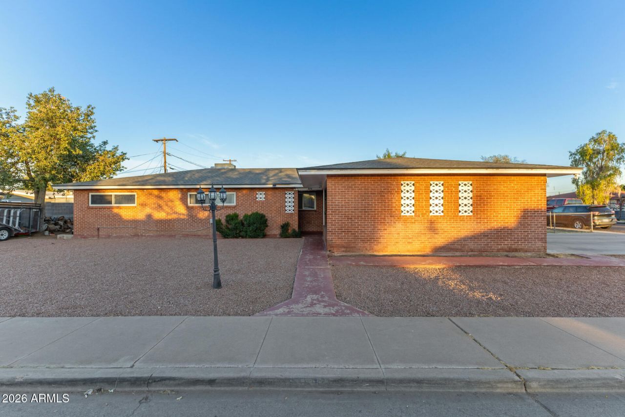 834 E Vine Avenue, Mesa, AZ 85204 Main Photo