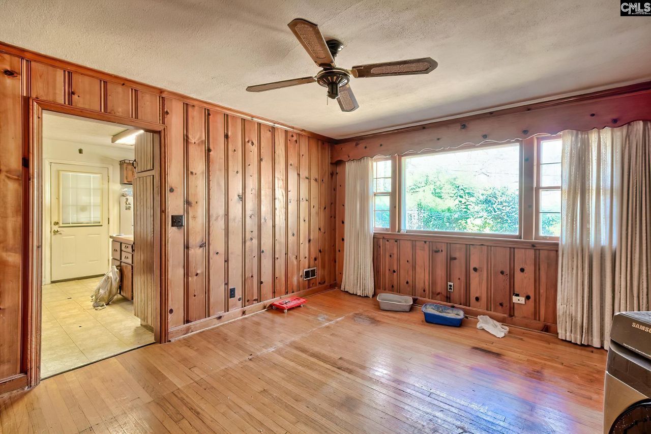 1727 Omarest Drive  Photo 6