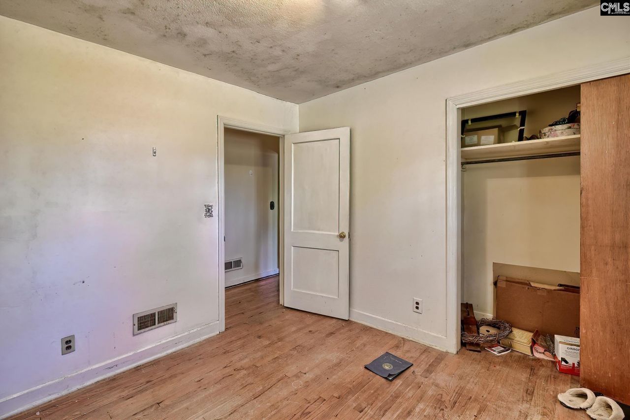 1727 Omarest Drive  Photo 7