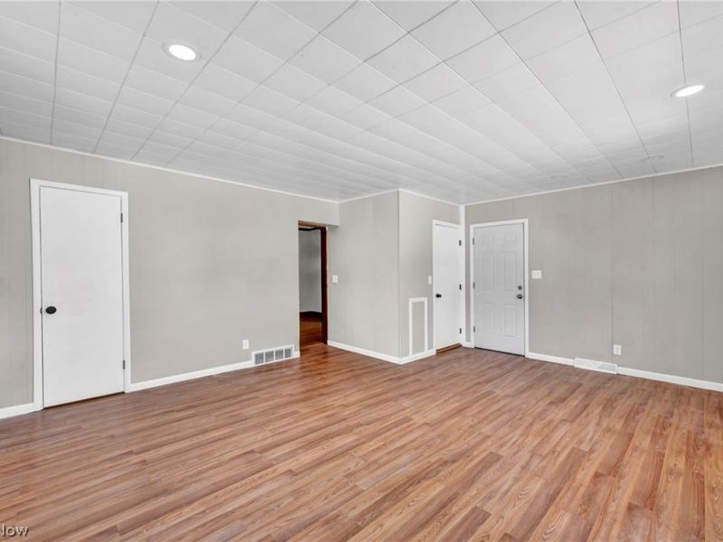 257 E 270th Street, Euclid, OH 44132 Photo 9