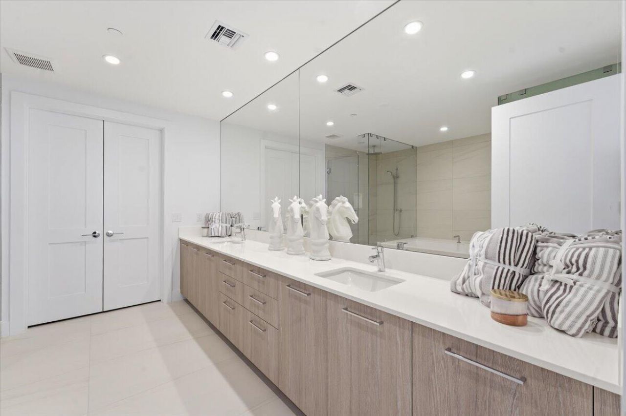 151 N Seabreeze Boulevard, Unit 2204 E, Fort Lauderdale, FL 33304 Photo