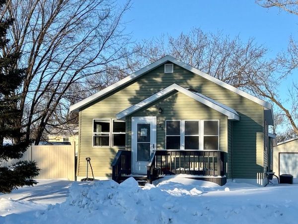 225 Kneale Avenue N, Thief River Falls, MN 56701