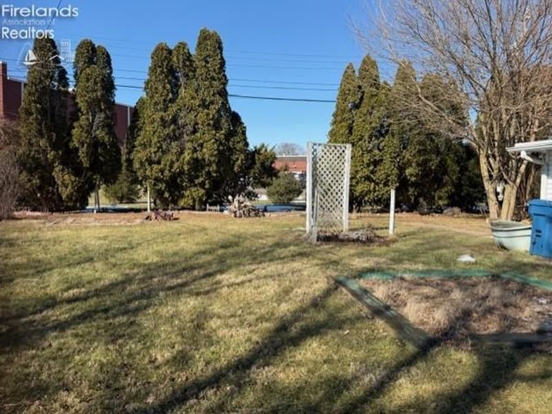 1302 Fleetwood Drive, Fremont, OH 43420 Photo 12