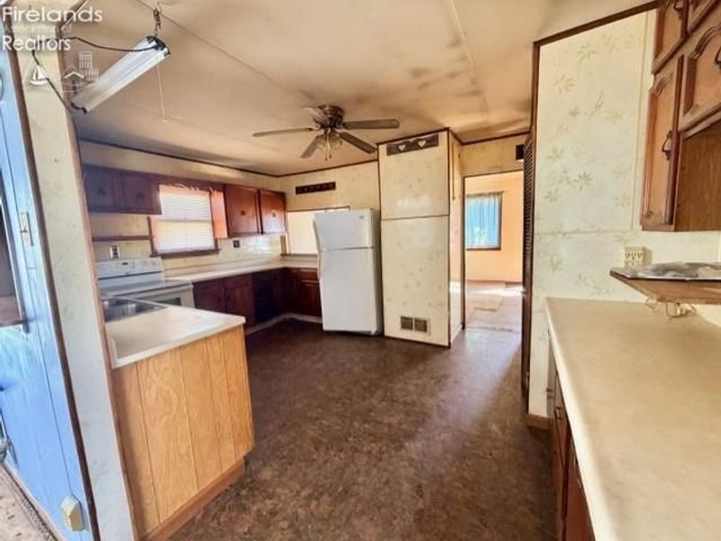 1302 Fleetwood Drive, Fremont, OH 43420 Photo 4